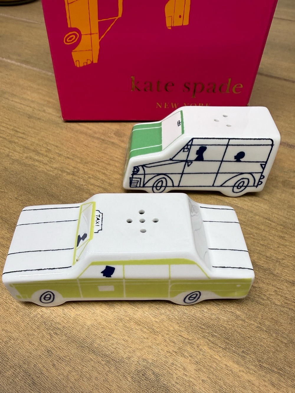Kate Spade Lenox Hopscotch Drive About Town Vehicle Salt Pepper Shakers NIB